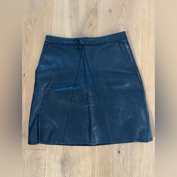 Zara basic faux leather skirt - Picture 2 of 3